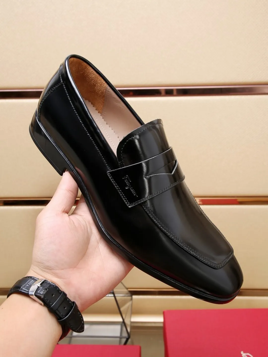 Factory P620💰🔥《Ferragamo》👏Latest•High-end top brand luxury~purchasing agent, top~quality. New fashionable business men's shoes🔜The uppers are made of original open-edge beaded cowhide➕cowhide·lining, with fine workmanship. The original stylish and soft combination wear-resistant and non-slip outsole is light and comfortable on the feet. The real thing looks better in real life. Size: 38/44